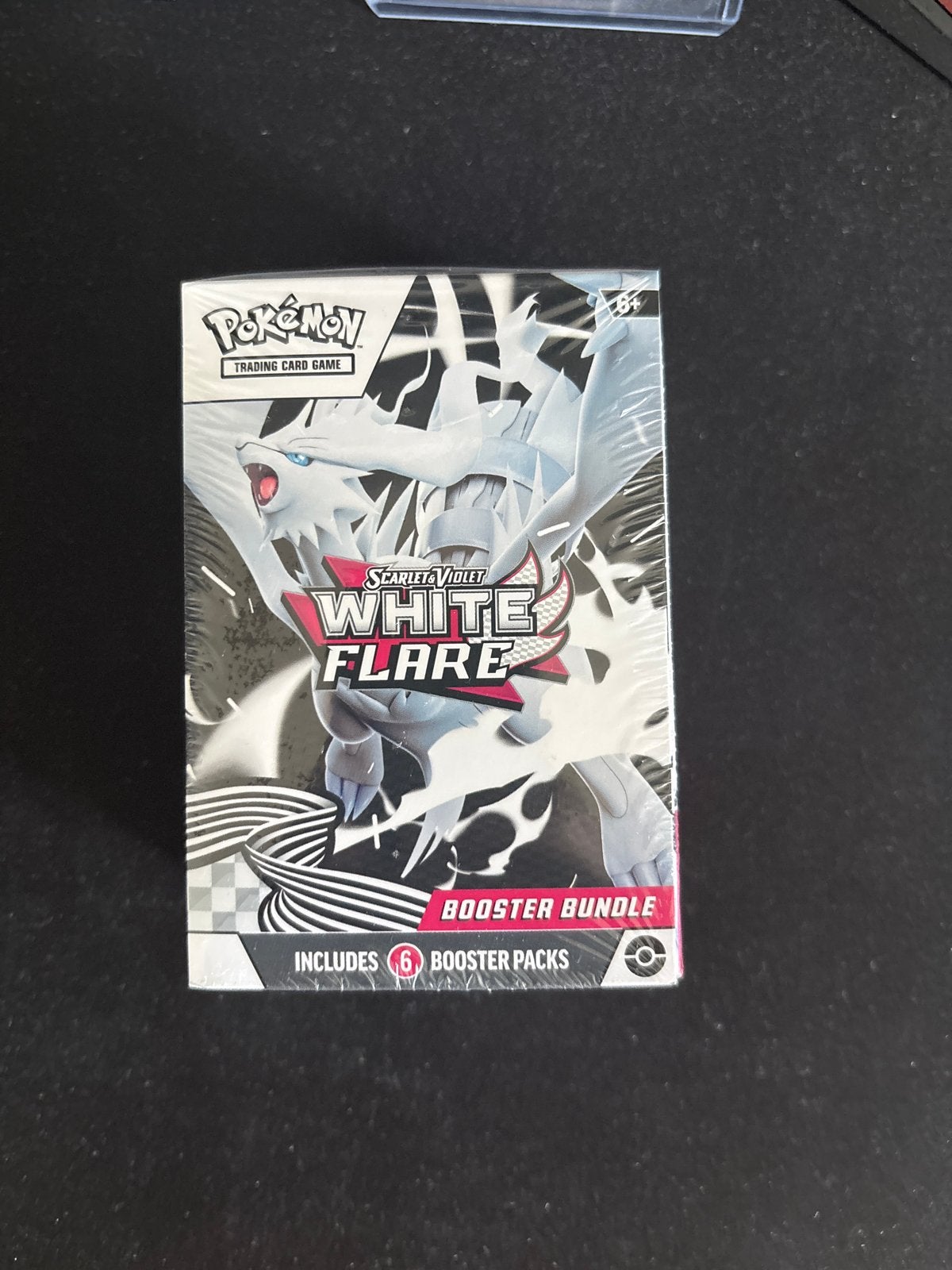 White Flare Booster Bundle, Ophalen of Verzenden, Nieuw, Booster