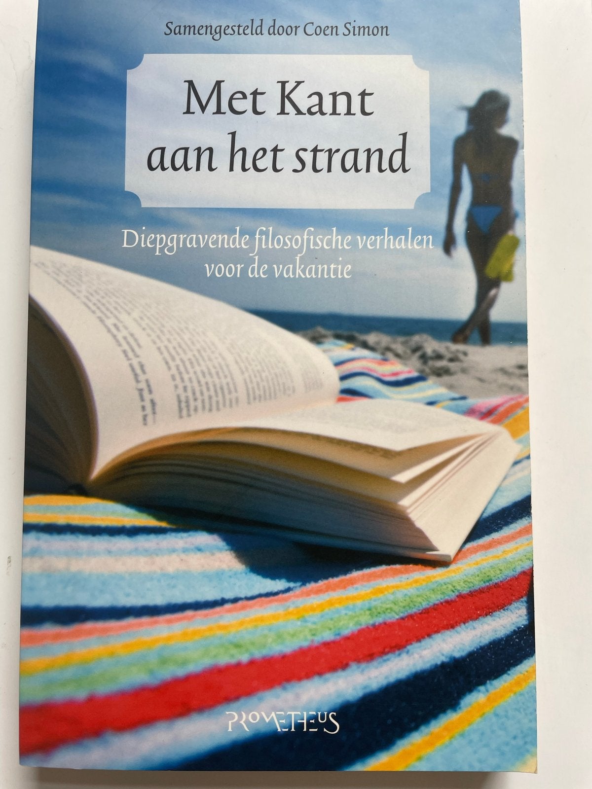 Met Kant aan het strand - Coen Simon, Boeken, Ophalen of Verzenden, Nieuw, Wijsbegeerte of Ethiek