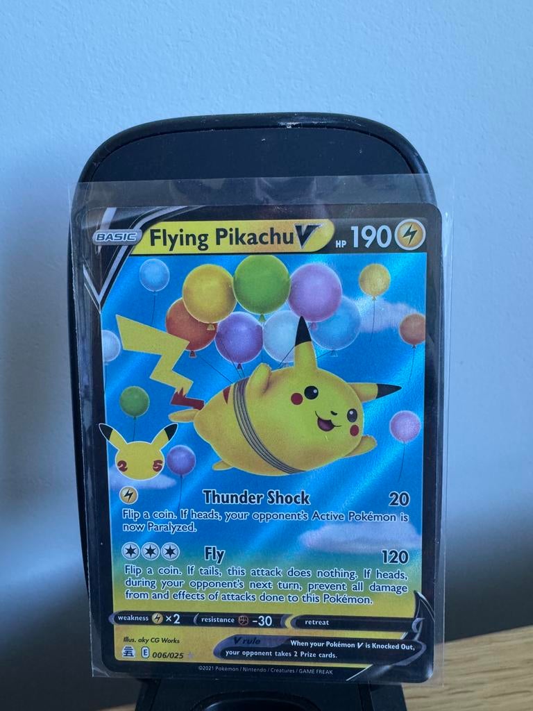 Flying Pikachu V 006/025 - Celebrations, Ophalen of Verzenden, Zo goed als nieuw, Losse kaart, Foil
