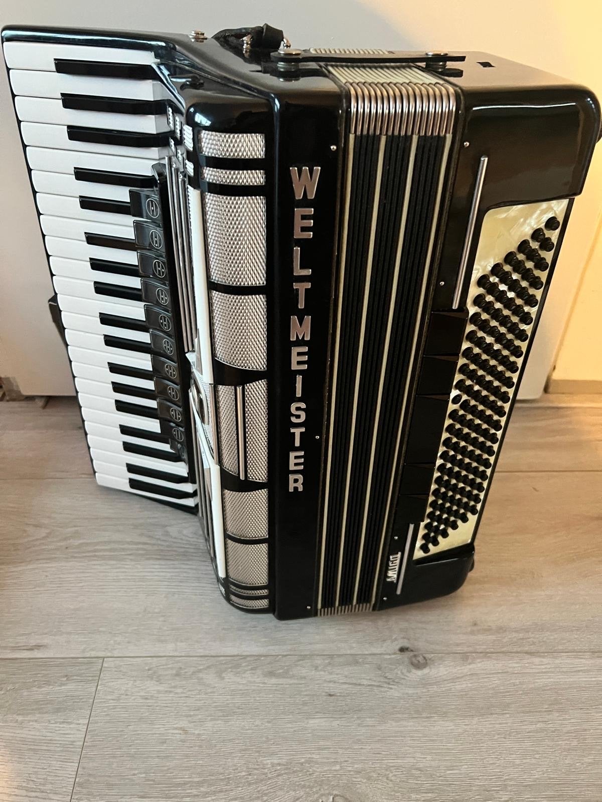 Weltmeister Amigo Toetsaccordeon met Koffer, Ophalen, Toetsaccordeon, Zo goed als nieuw, Met koffer