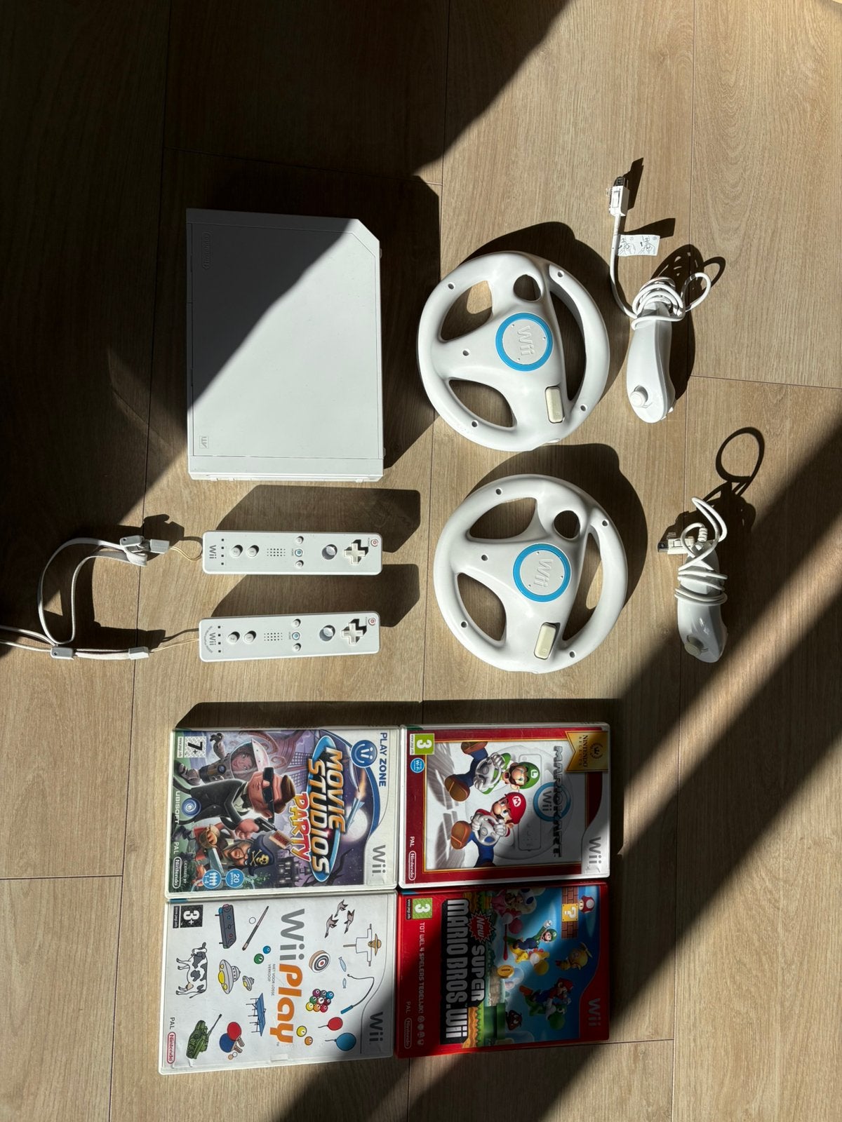 Nintendo Wii complete set – 2 controllers + Mario Kart, Spelcomputers en Games, Ophalen, Zo goed als nieuw, Met 2 controllers