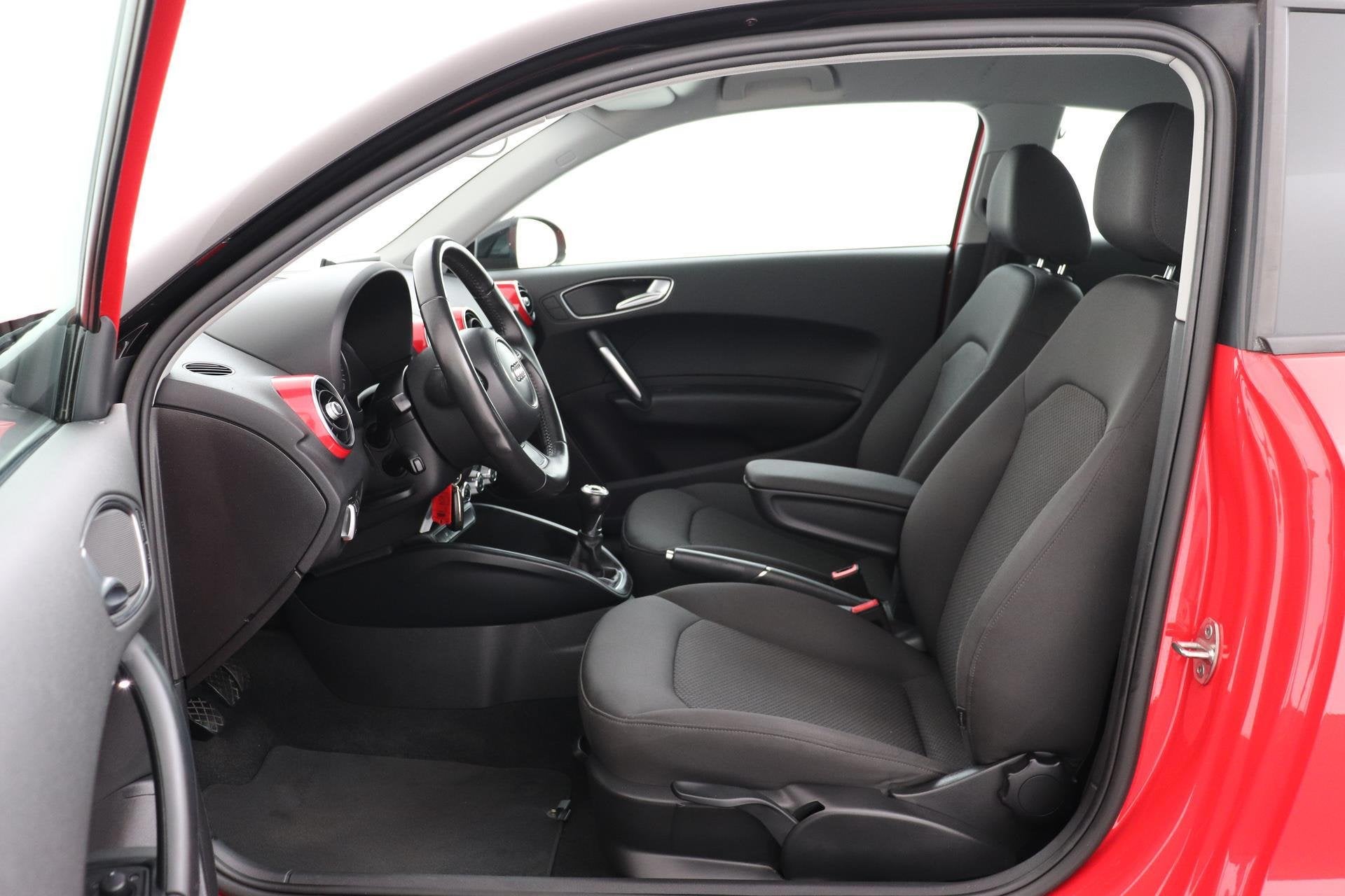 Audi A1 1.2 TFSI Admired | S-Line | Org NL | Xenon | 17" Lic, Voorwielaandrijving, Euro 5, Zwart, 4 stoelen