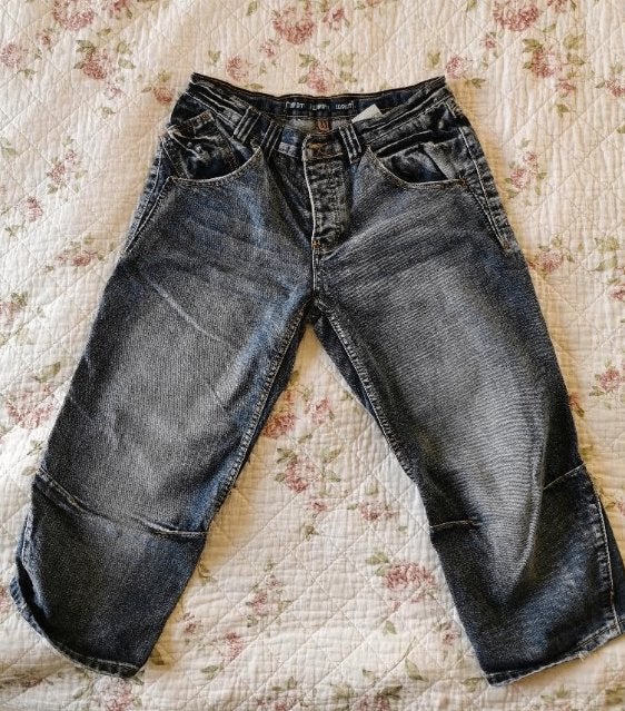 Driekwart blauwe Spijkerbroek. Merk: IDPDT. Maat Waist: 33., Ophalen of Verzenden, Zo goed als nieuw, IDPDT, Maat 48/50 (M)