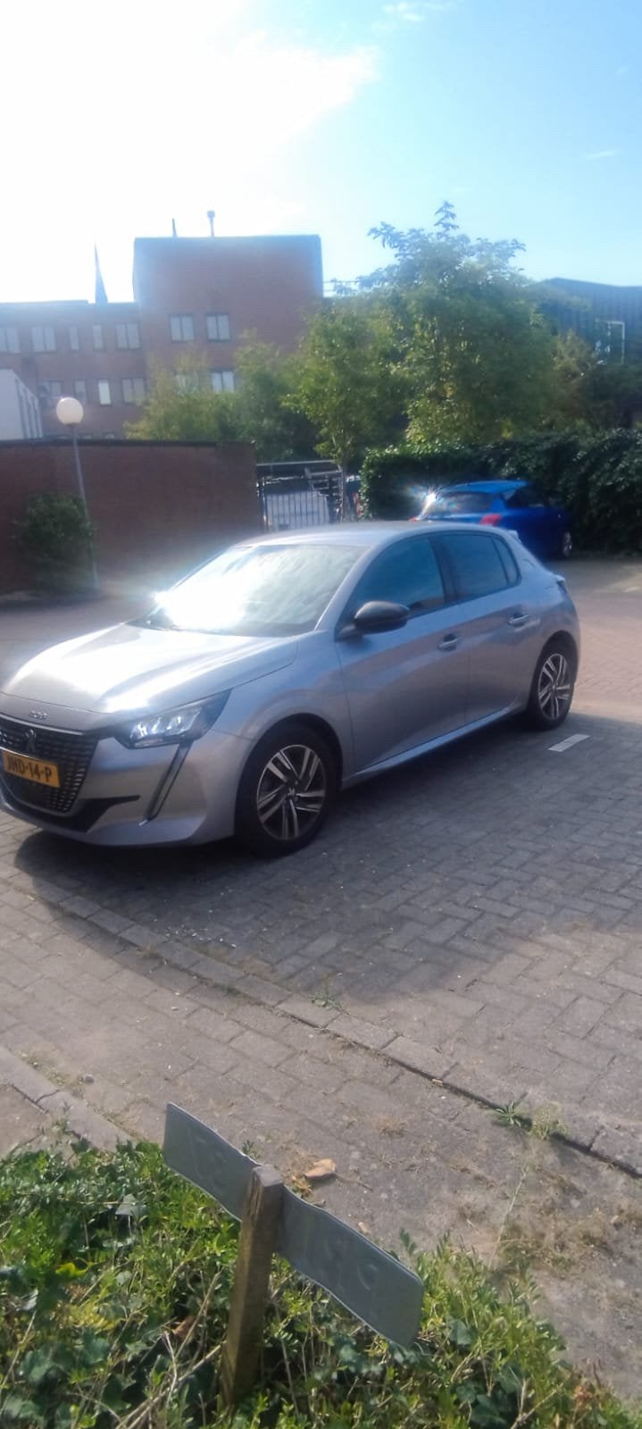 Foto 4 van Peugeot 208 1.2 Puretech 100pk 2023 Grijs