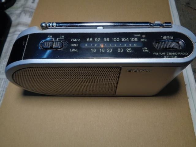 Radio SONY Model ICF - 304L, Audio, Tv en Foto, Radio's, Ophalen of Verzenden, Zo goed als nieuw, Radio
