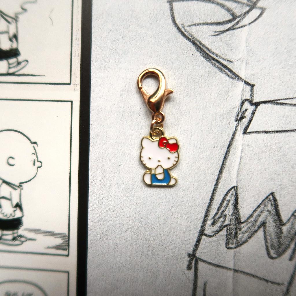 Hello Kitty Sanrio clip on bedeltje hangertje, Overige materialen, Verzenden, Nieuw, Overige kleuren