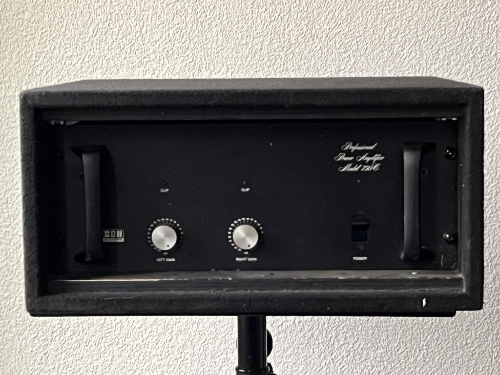 BGW 750C versterker in gestoffeerde case, Audio, Tv en Foto, Versterkers en Receivers, 120 watt of meer, Overige merken, Ophalen