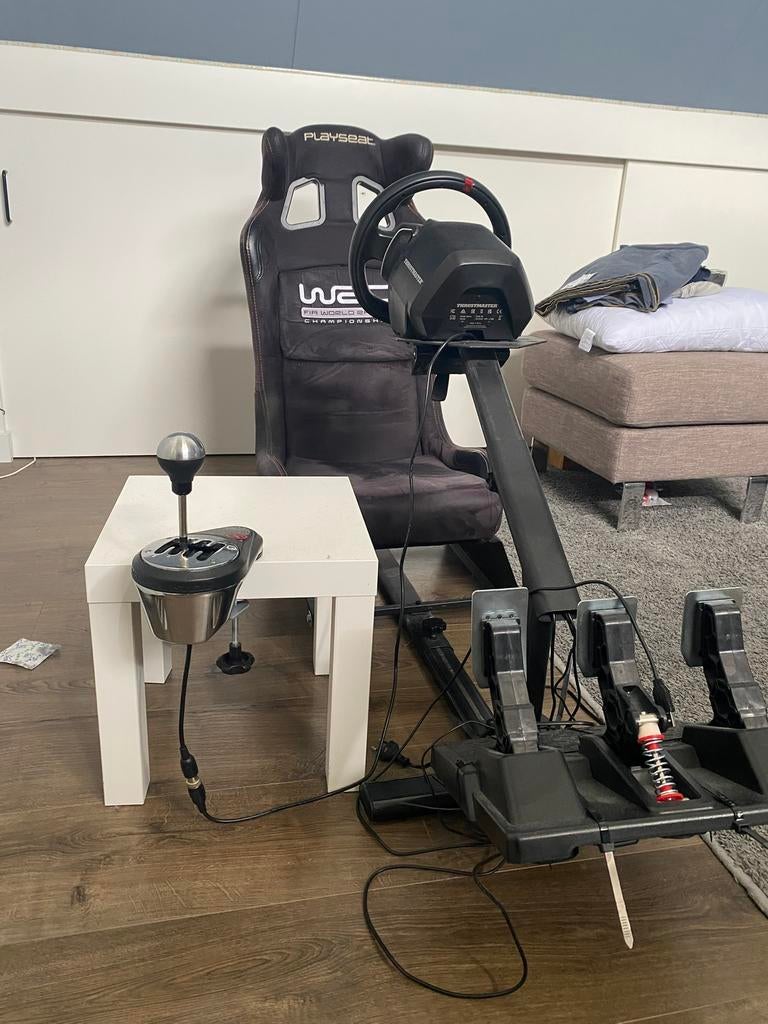 Playstation 4 met playseat., Spelcomputers en Games, Spelcomputers | Xbox | Accessoires, Gebruikt, Stuurtje of Sportattribuut