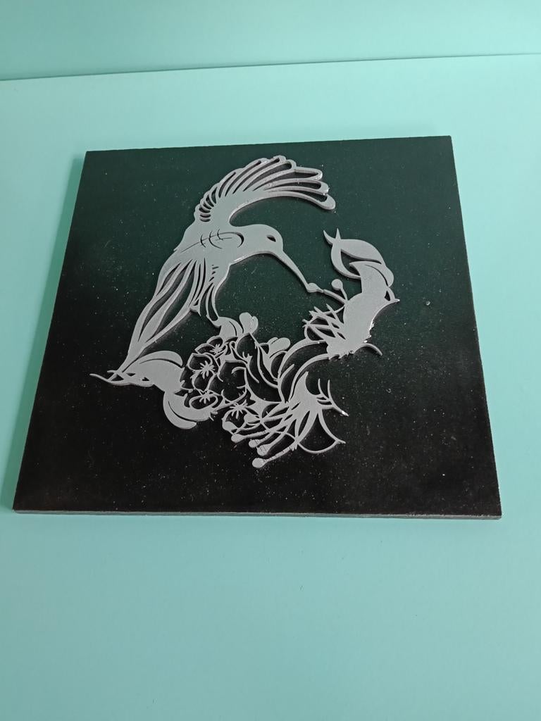 Decoratieve tegel met kolibrie van hout 25 cm vierkant, Ophalen of Verzenden, Zo goed als nieuw