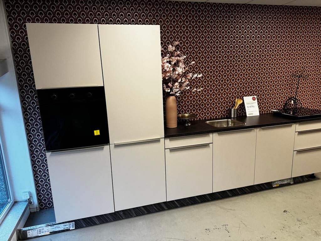 Semi-greep loze keuken, parelgrijs met donker blad € 4475,=, Huis en Inrichting, Keuken | Complete keukens, Ophalen, Nieuw, Enkelwandige keuken