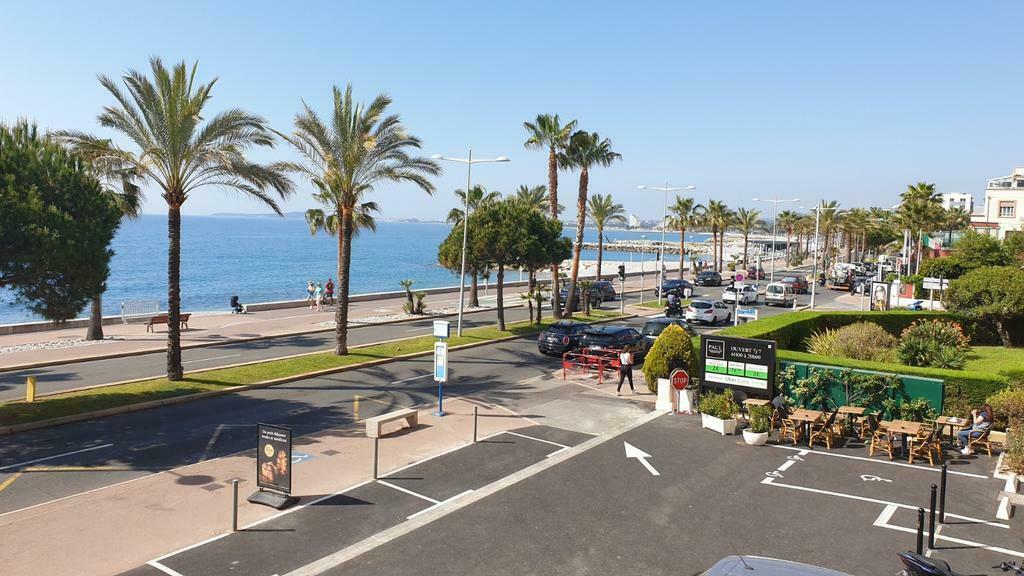 Appartement nabij Nice, a/d boulevard, vrij uitzicht op zee!, Dorp, Internet, Provence en Côte d'Azur, Appartement