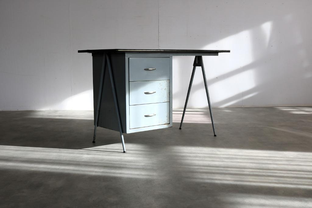 vintage bureau | industrieel | jaren 60 | desk, Huis en Inrichting, Bureaus, Gebruikt, ., Ophalen of Verzenden, .