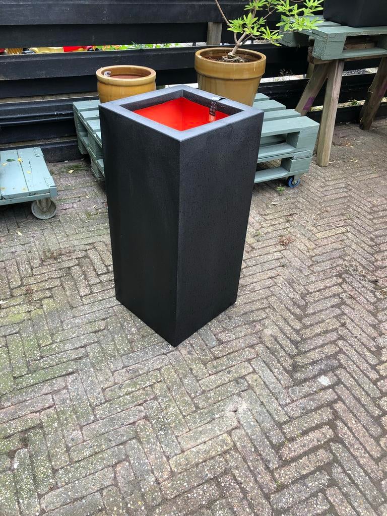 Mooie zwarte plantenbak 2 stuks CAPI EUROPE, Ophalen, Vierkant, Binnen, Zo goed als nieuw