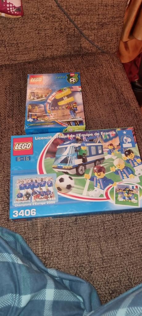 Te.koop 2 dozen Lego Voetbalbus en Voetbalverlichting., Kinderen en Baby's, Speelgoed | Duplo en Lego, Ophalen of Verzenden, Nieuw