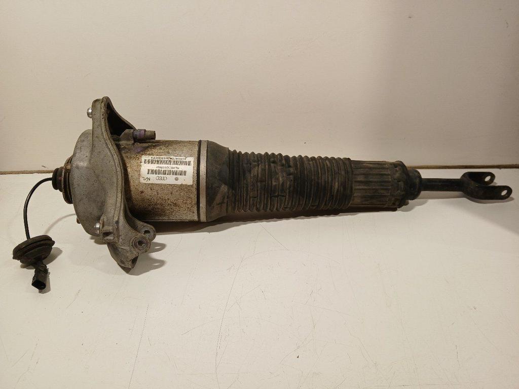Veerpoot links voor Audi A8, Auto-onderdelen, Onderdelen@venauto.nl, Van der Ven Autorecycling B.V., Gebruikt, Ettenseweg 76, 4706 PB Roosendaal, The Netherlands