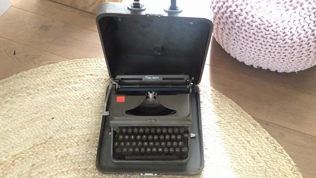 Schrijfmachin/ typemachine -Triumph, Ophalen of Verzenden, Zo goed als nieuw
