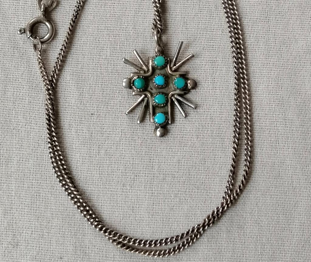 Vintage ketting met zilveren kruisje ingelegd met turkooisje, Sieraden, Tassen en Uiterlijk, Kettingen, Ophalen of Verzenden, Blauw