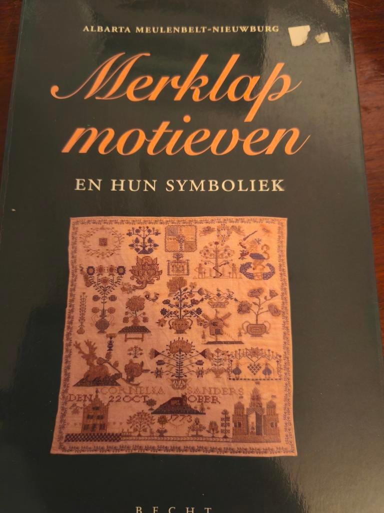 Merklap Motieven en Hun Symboliek - Borduren en Naaien, Boeken, Ophalen of Verzenden, Zo goed als nieuw, Borduren en Naaien, Albarta Meulenbelt-Nieuwburg
