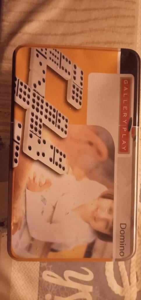 Grote dikke domino in blik, Ophalen of Verzenden