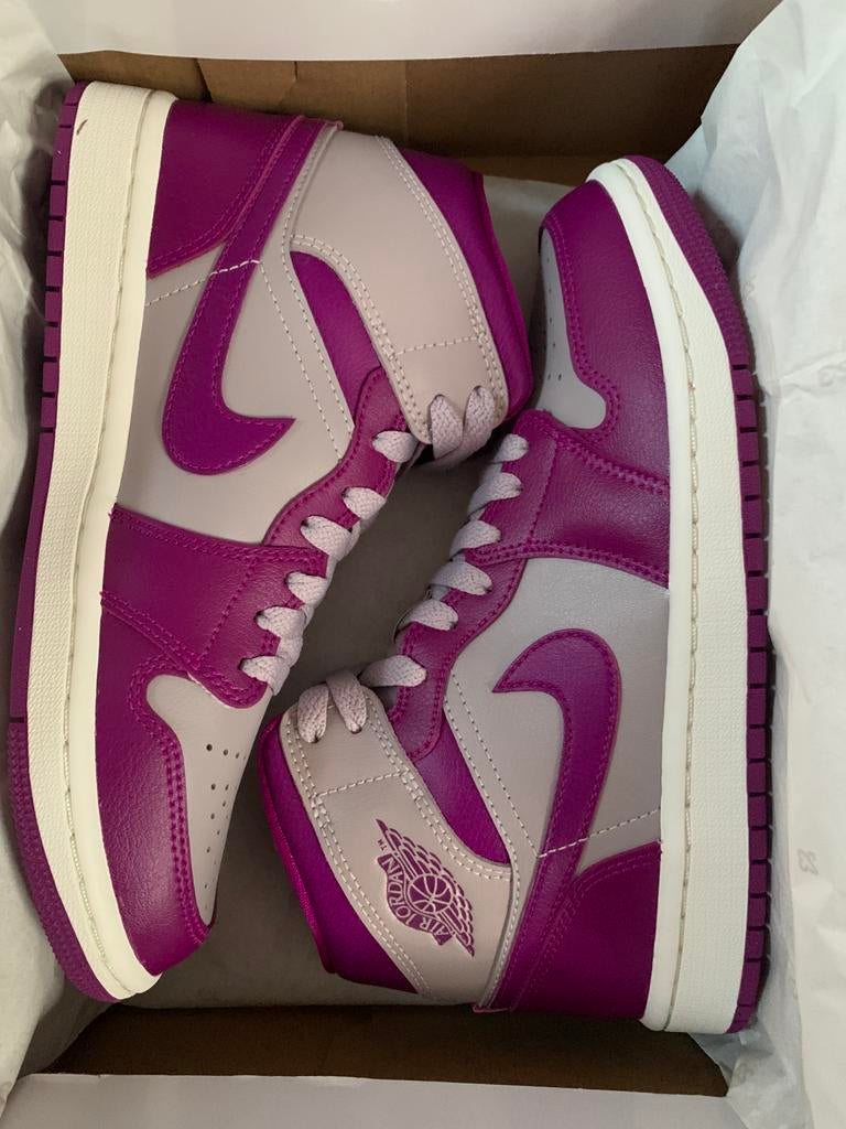 Nike Air Jordan 1 Mid Magenta 37,5, Ophalen of Verzenden, Nieuw, Sneakers of Gympen