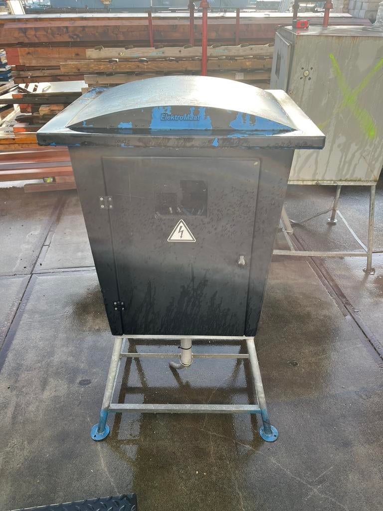 Mobiele elektrische verdeelkast. 135x77x66cm, Ophalen, Zo goed als nieuw, Overige typen