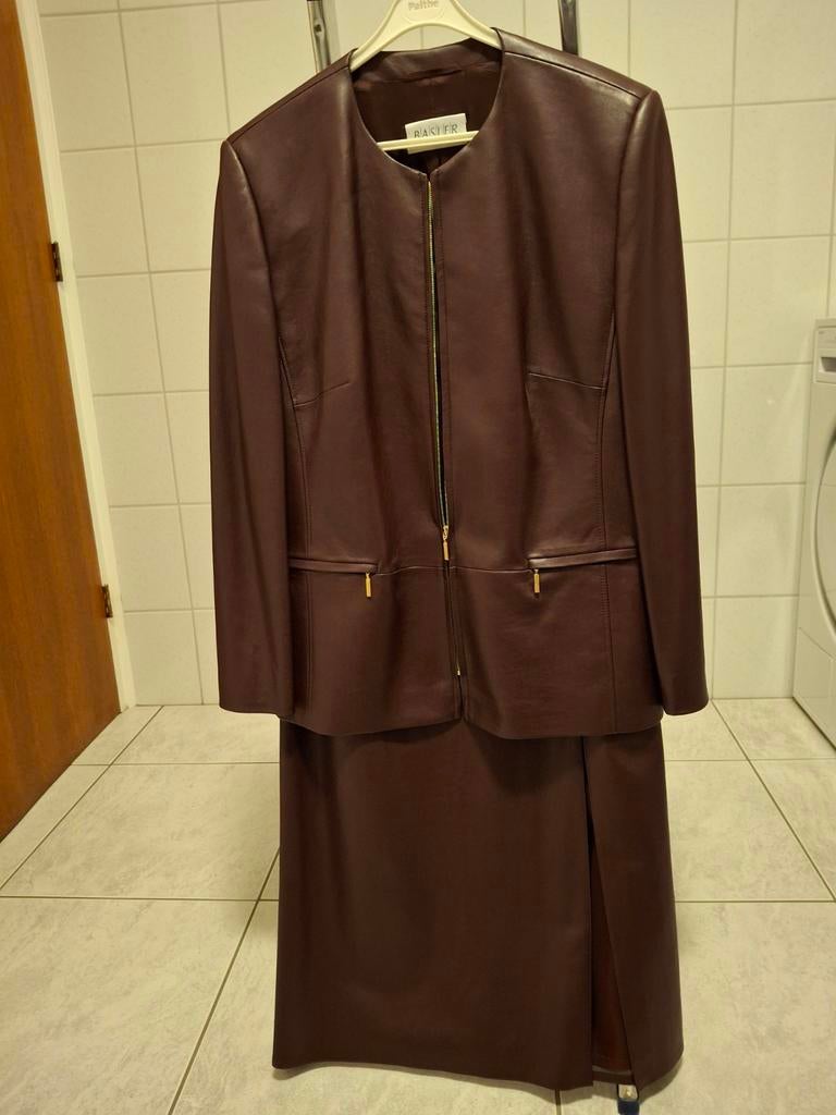 Basler rok met split met jasje. Nieuw., Ophalen of Verzenden, Nieuw, Maat 38/40 (M), Rood