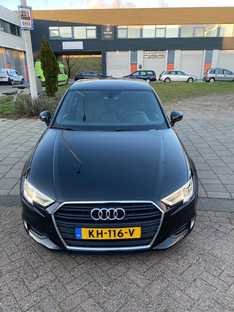 Audi A3 1.0TFSI 85KW Sedan 2016 Zwart, Auto's, Voorwielaandrijving, 1160 kg, Stof, Zwart