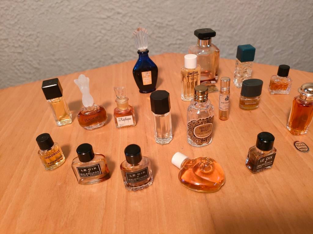 Klassieke miniatuur parfumflesjes, Verzamelen, Ophalen of Verzenden, Zo goed als nieuw, Miniatuur