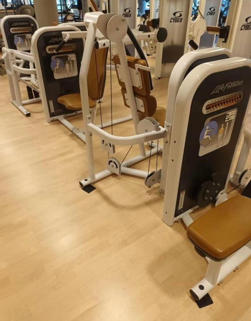 Life fitness, Sport en Fitness, Benen, Gebruikt, Krachtstation, Ophalen of Verzenden