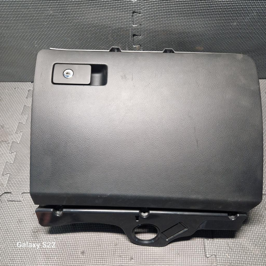 VW PASSAT B7 HANDSCHOENENKASTJE / 3C1 857 097 BK, Gebruikt, Volkswagen, Ophalen of Verzenden, VW