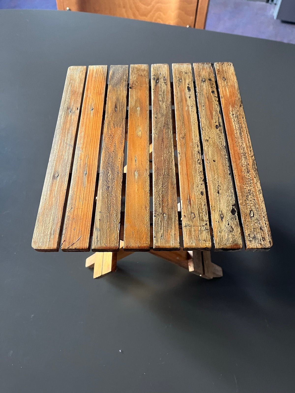 Houten inklapbaar krukje/ bijzettafel, Ophalen of Verzenden, Gebruikt, Hout