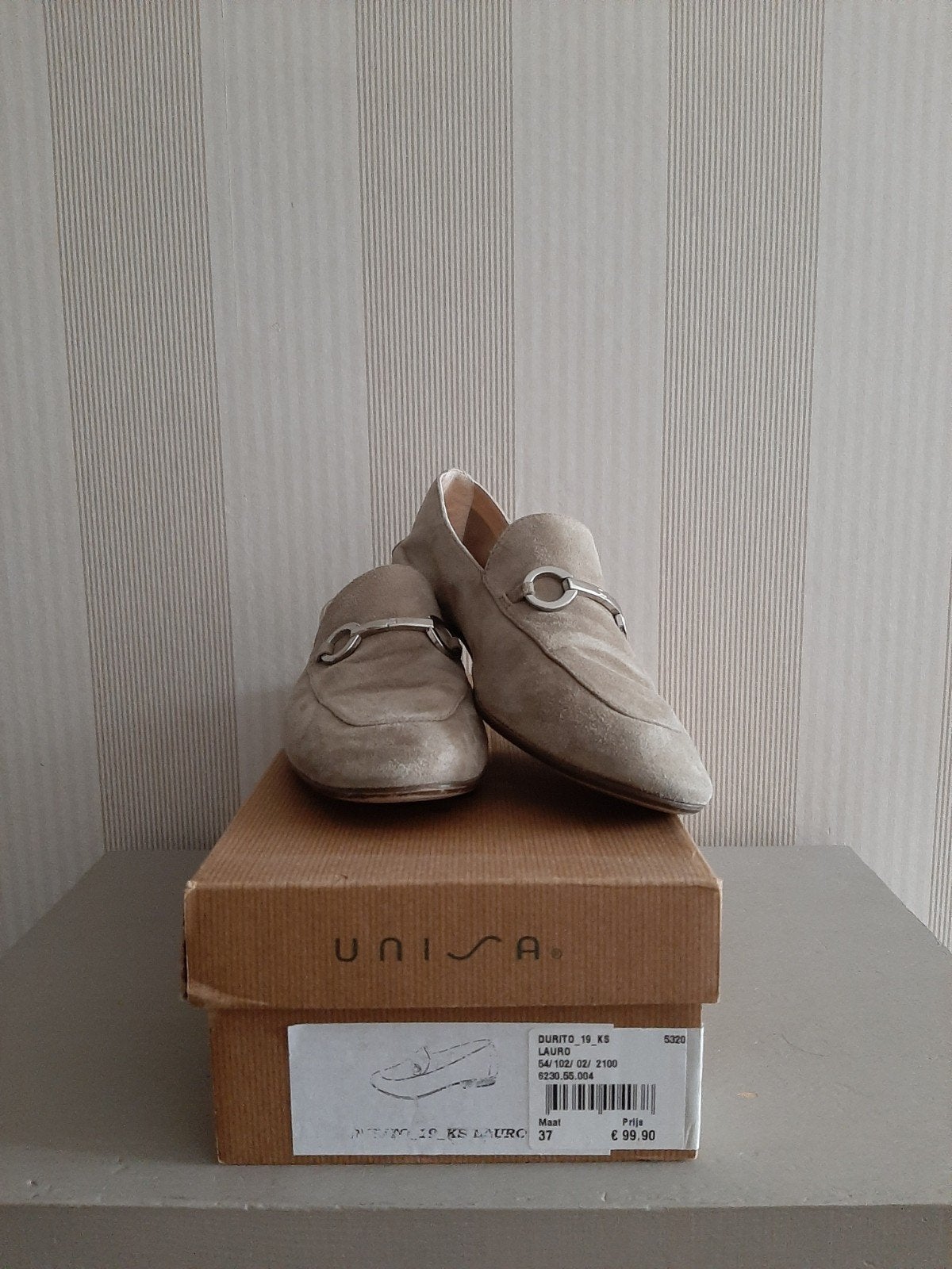 Mooie Unisa loafer met zilverkleurige bit maat 37., Instappers, Ophalen of Verzenden, Unisa, Gedragen