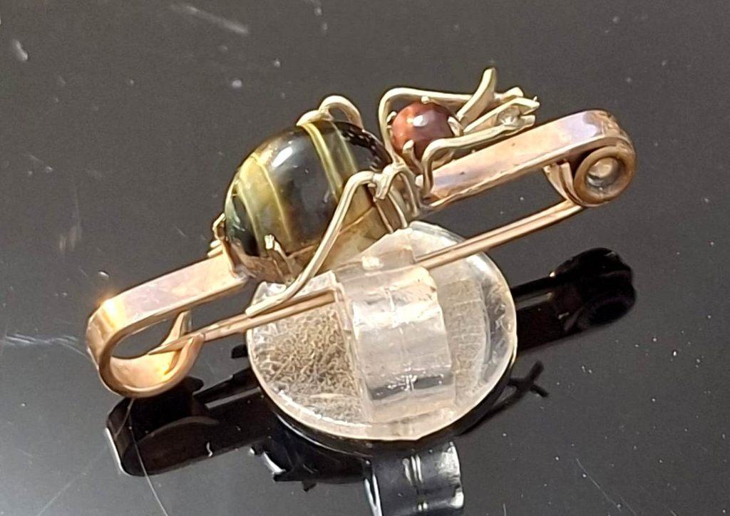 Antieke Victoriaanse Rolled Gold Edelsteen Broche, Sieraden, Tassen en Uiterlijk, Antieke sieraden, Ophalen of Verzenden, Goud