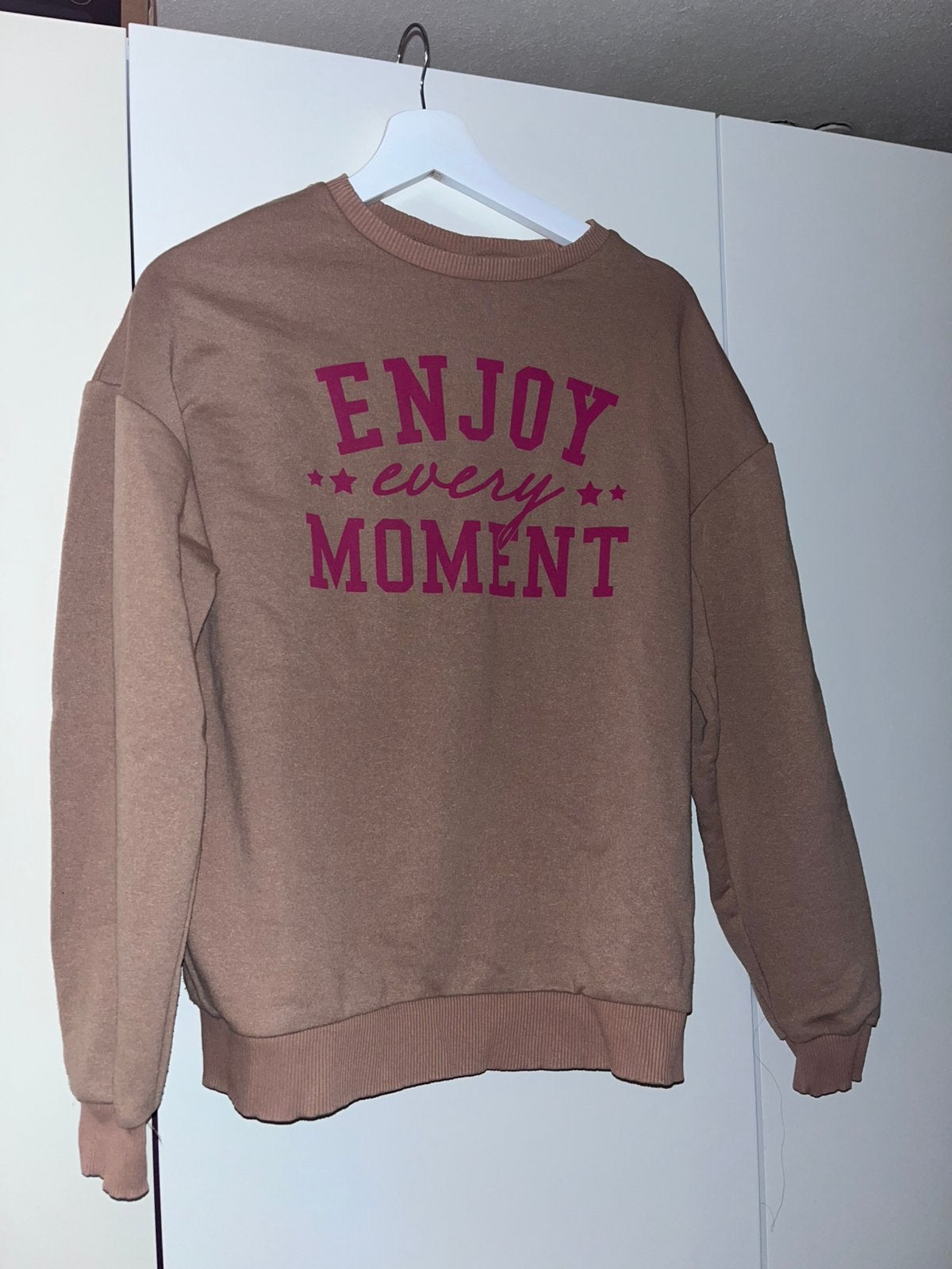 Sweater/trui taupe bruin maat 40 – Enjoy Every Moment~, Ophalen of Verzenden, Zo goed als nieuw, Meisje, Trui of Vest