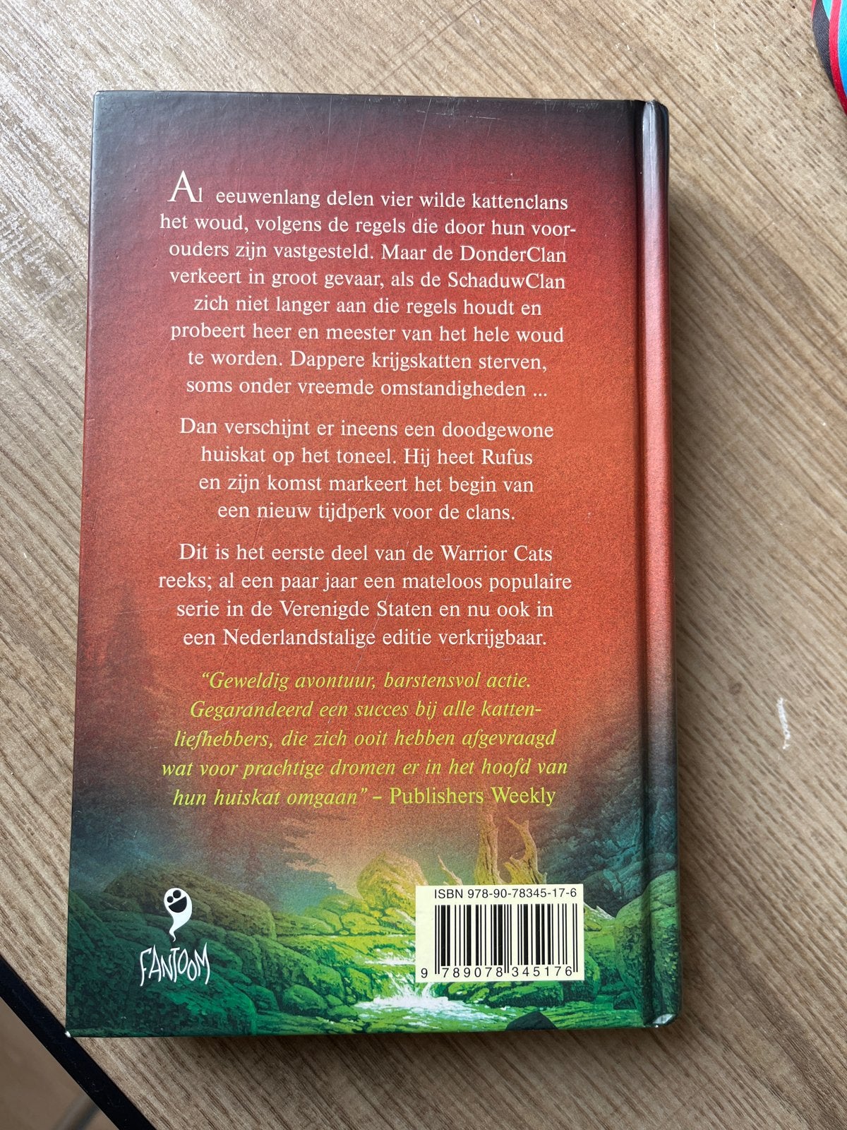 Warrior Cats: De Wildernis In - Erin Hunter (Deel 1), Boeken, Ophalen of Verzenden, Gelezen