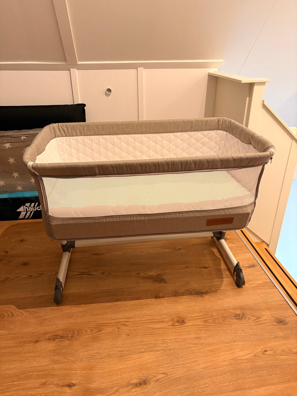 FreeON co-sleeper / aanschuifbedje met 2 matrassen, Ophalen, Zo goed als nieuw, Wieg