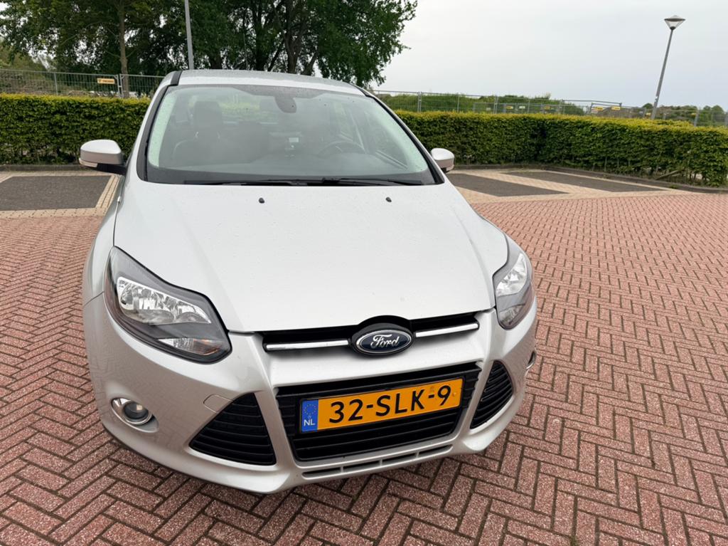 Ford Focus 1.6 Ecoboost 110KW 5-D 2011 Grijs, Auto's, 1596 cc, Zwart, 4 cilinders, Leder en Stof