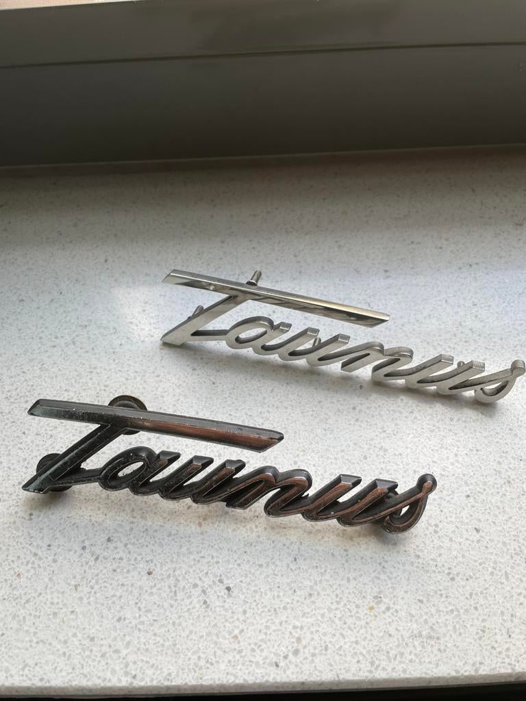 Ford Taunus emblemen., Achterklep, Voor, Nieuw, Ophalen of Verzenden