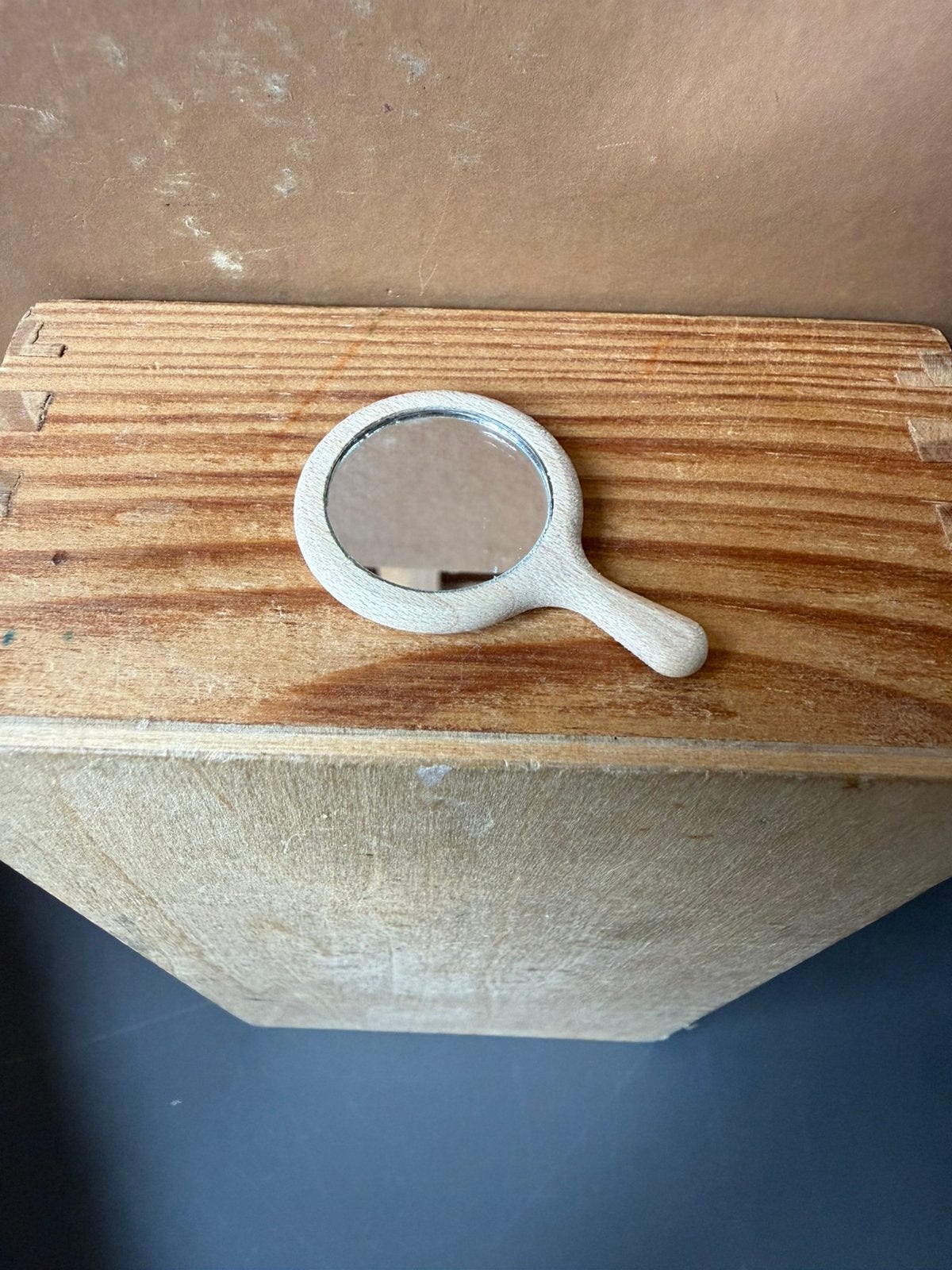 Spiegel - 3.9x2.6cm - hout, Ophalen of Verzenden, Zo goed als nieuw, Poppenhuis