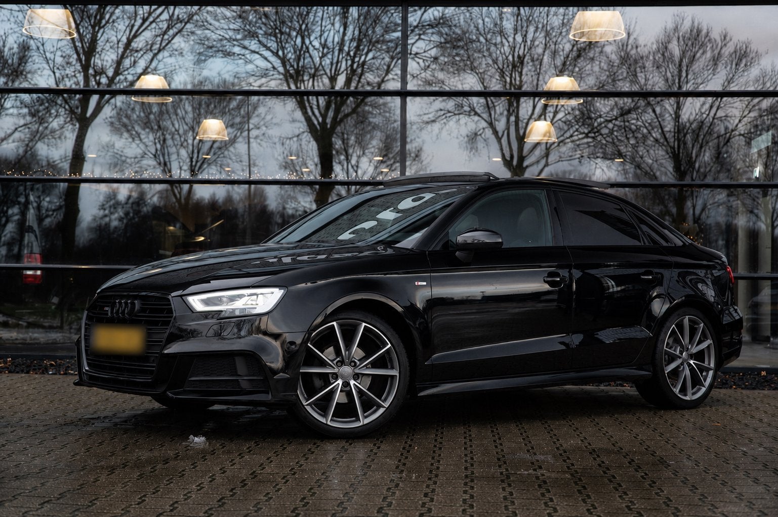 Audi A3 Limousine 1.5 TFSI S-Line|DSG|Carplay|Pano|Sfeer|VOL, 1498 cc, 4 cilinders, 150 pk, Zwart