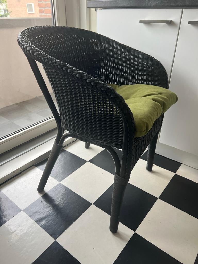 2 Zwarte rotan tuinstoelen met kussens, Huis en Inrichting, Stoelen, Ophalen, Gebruikt, Twee, Zwart