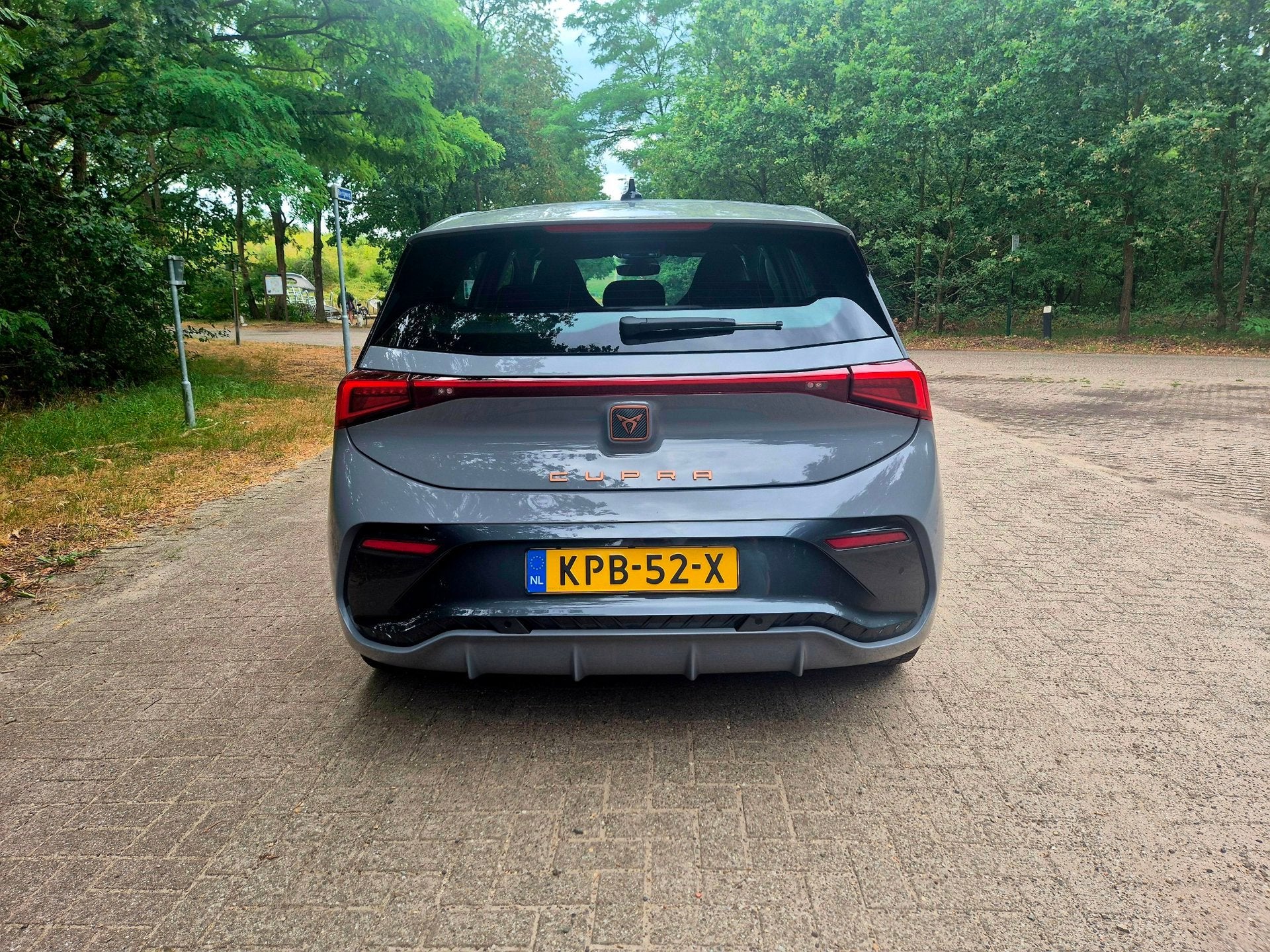 Cupra Born Impulse 62 kWh, Dealer onderhouden, Gebruikt, Zwart, 1728 kg