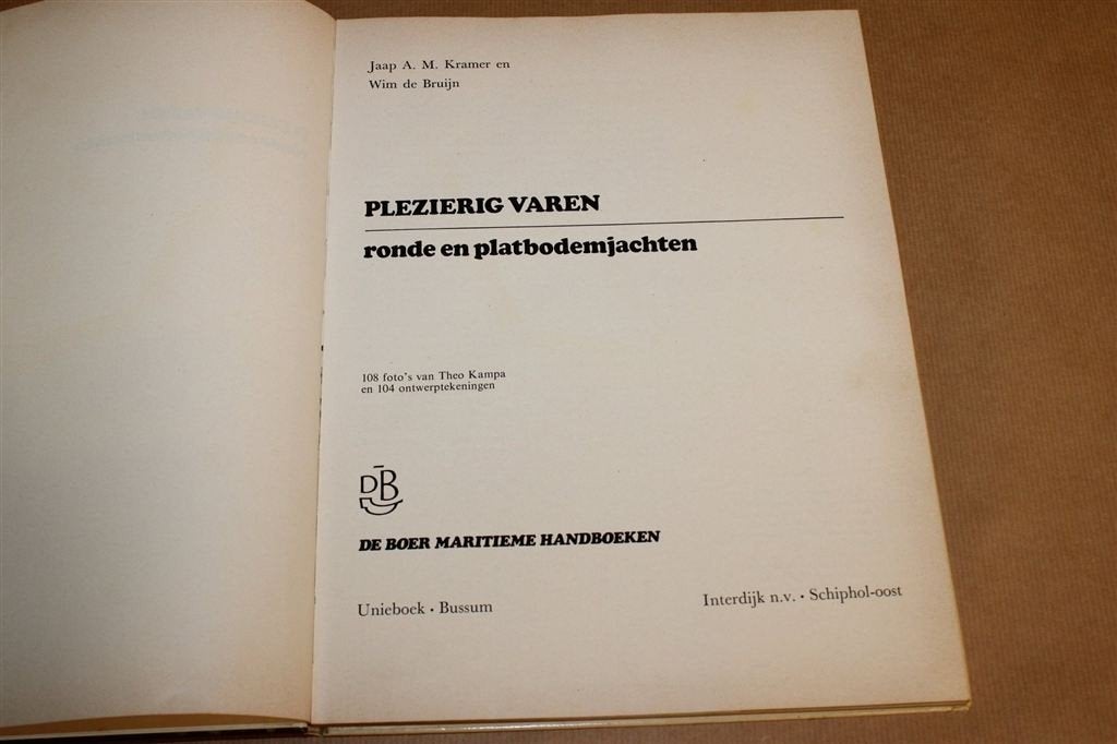 Plezierig Varen — Ronde en Platbodemjachten, 1e Druk 1972, Boeken, Ophalen of Verzenden, Gelezen, Overige onderwerpen
