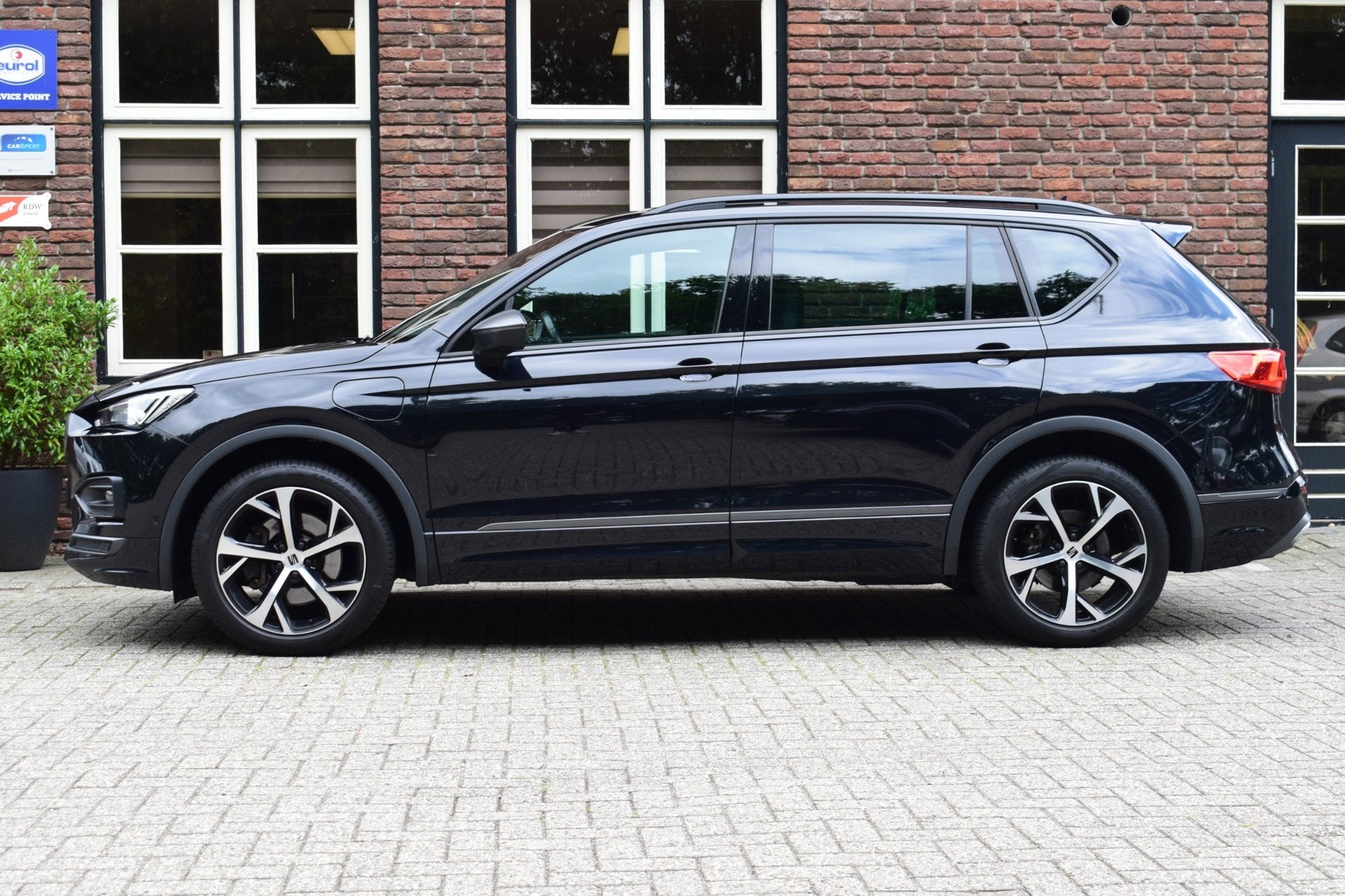 Seat TARRACO 1.4 TSI e-Hybrid PHEV FR Trekhaak | 360Cam | Ke, Auto's, Dealer onderhouden, 4 cilinders, Zwart, Plug-in hybride