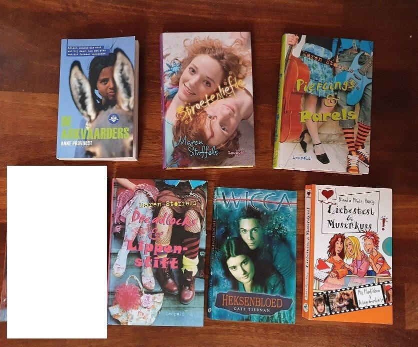    PAKKET  TIENERBOEKEN  . o.a. Maren Stoffels  , Ophalen of Verzenden, Gelezen