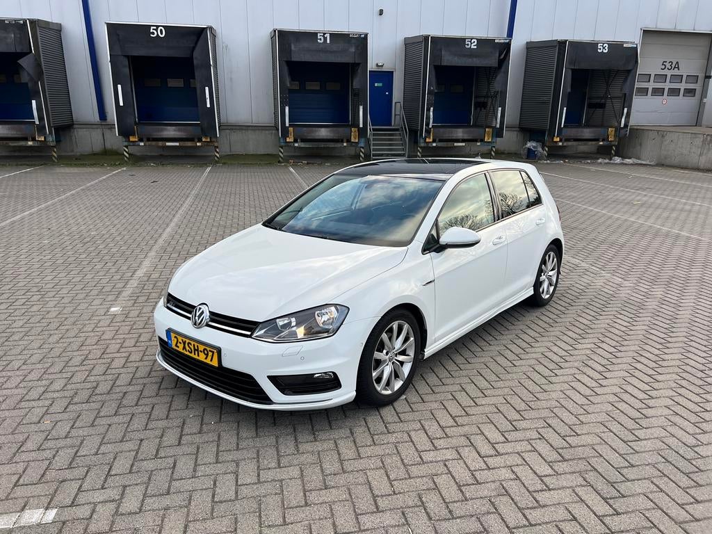 Volkswagen Golf 1.4 TSI 5D DSG 2014 Wit Panoramadak R-Line, Auto's, 125 pk, 4 cilinders, Wit, 1395 cc