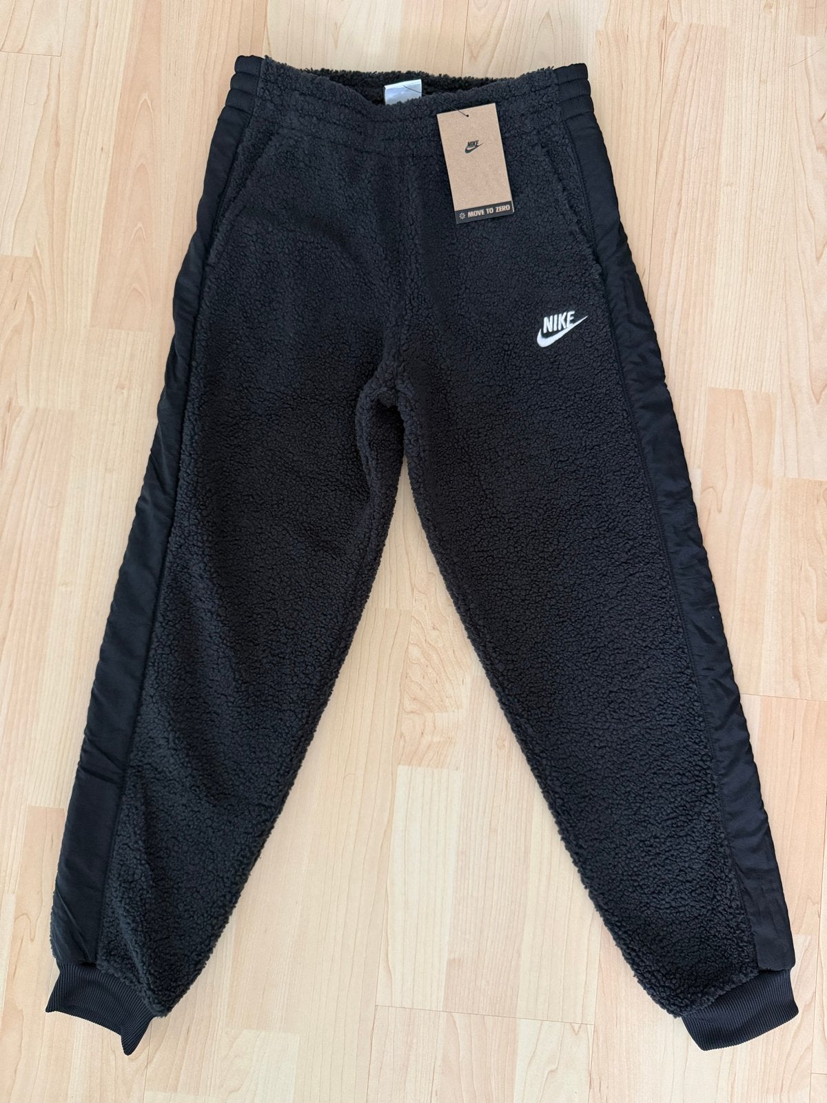 Nike Sportswear Club Fleece Broek Kids - Nieuw, Kinderen en Baby's, Kinderkleding | Maat 152, Ophalen of Verzenden, Nieuw, Jongen of Meisje
