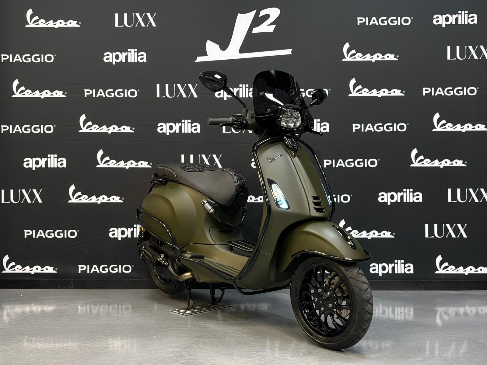 Vespa Sprint | Army Green | Brom | 2023 | 10672 km | 1 eig, Gebruikt, Overige modellen, ., Maximaal 45 km/u