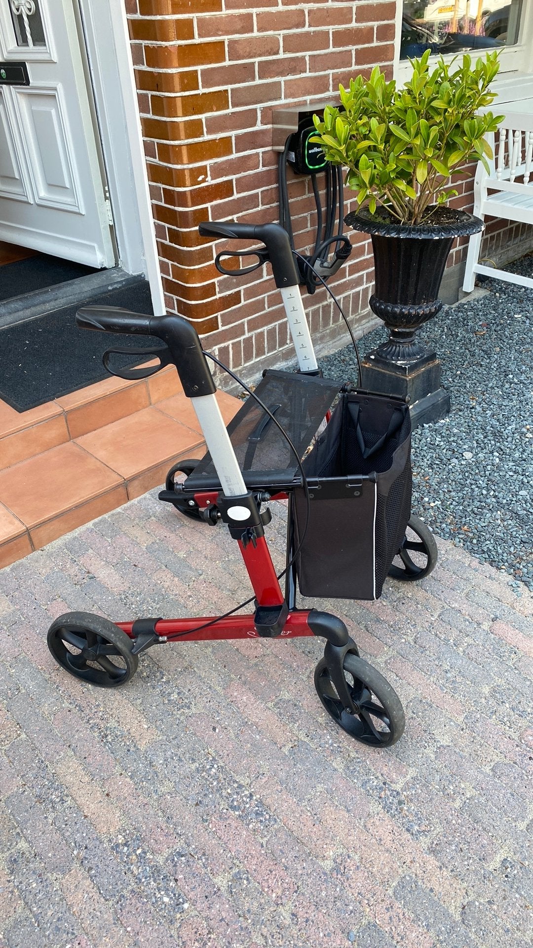 Moderne lichtgewicht Server rollator, Diversen, Rollators, Ophalen of Verzenden, Lichtgewicht, Zo goed als nieuw