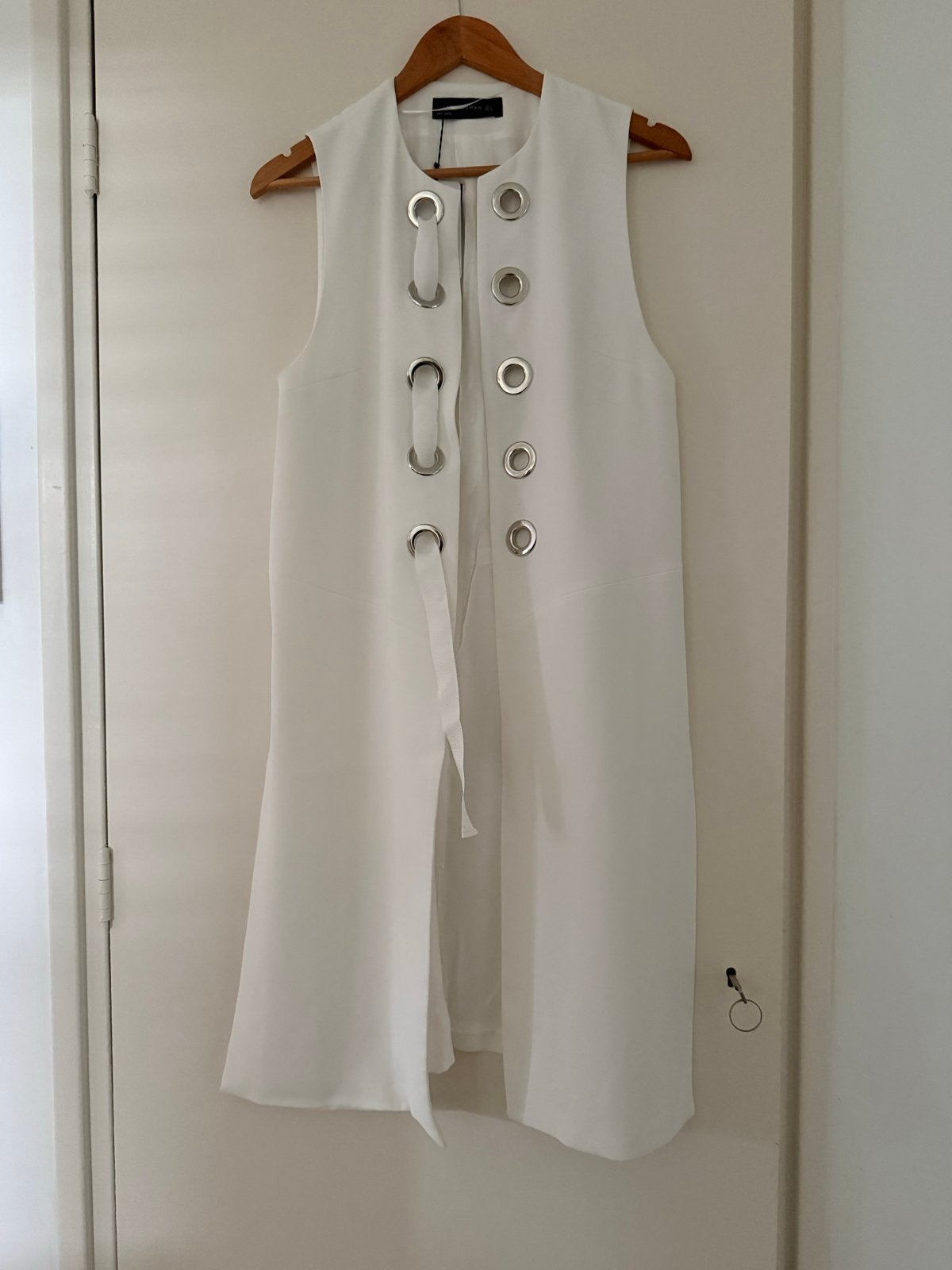 Witte mouwloze blazer met ringen - Zara Woman, Maat 38/40 (M), Verzenden, Wit, Nieuw